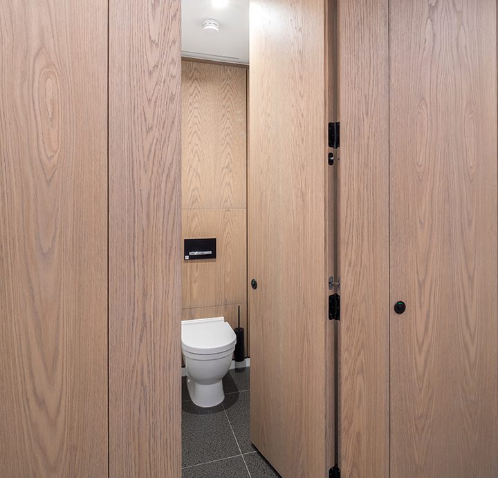 Floor to ceiling privacy