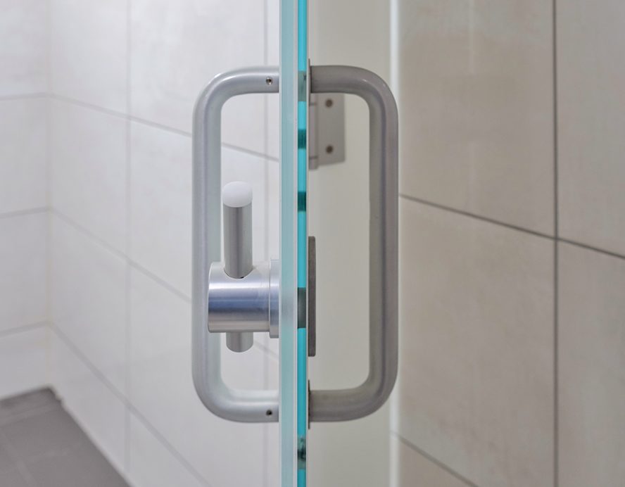 Shower lock detail