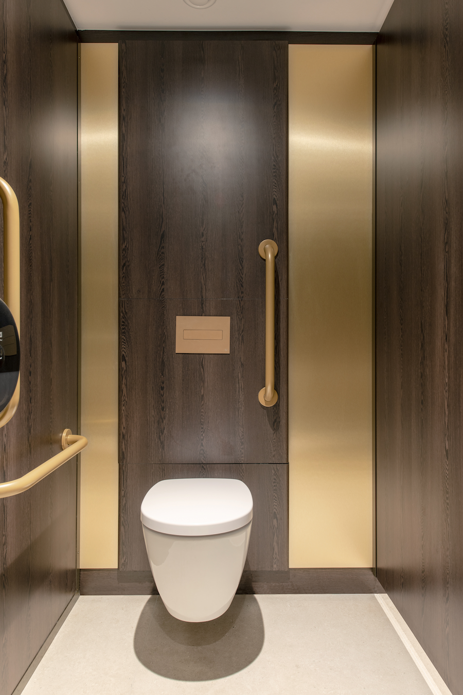 P200 APS with Classic Wenge and brushed gold decometal for vertical flashgaps